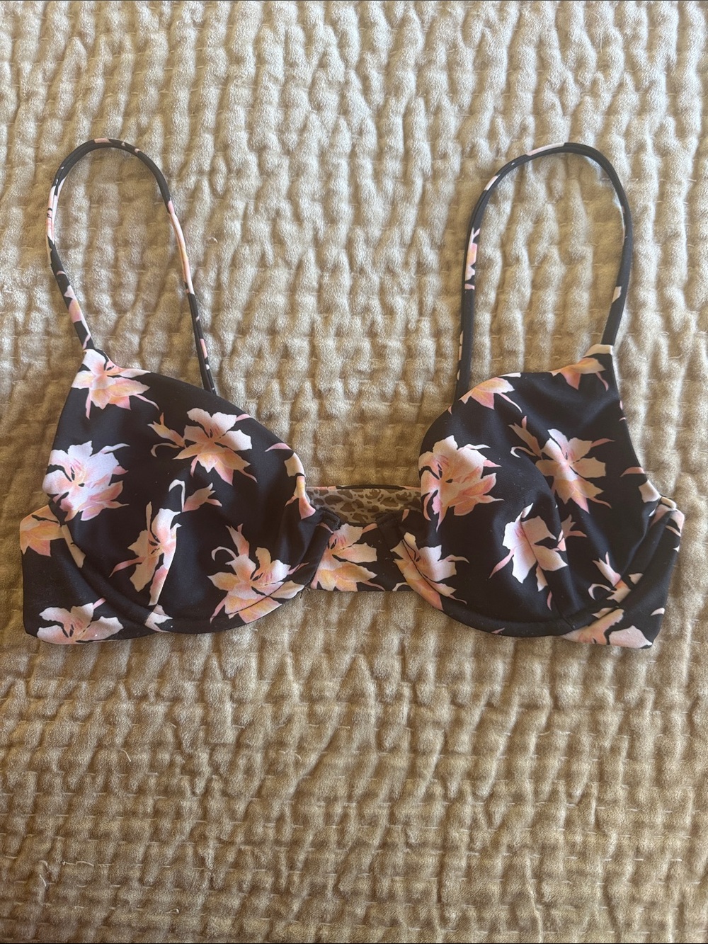 Acacia manhattan bikini top in black vintage orchid